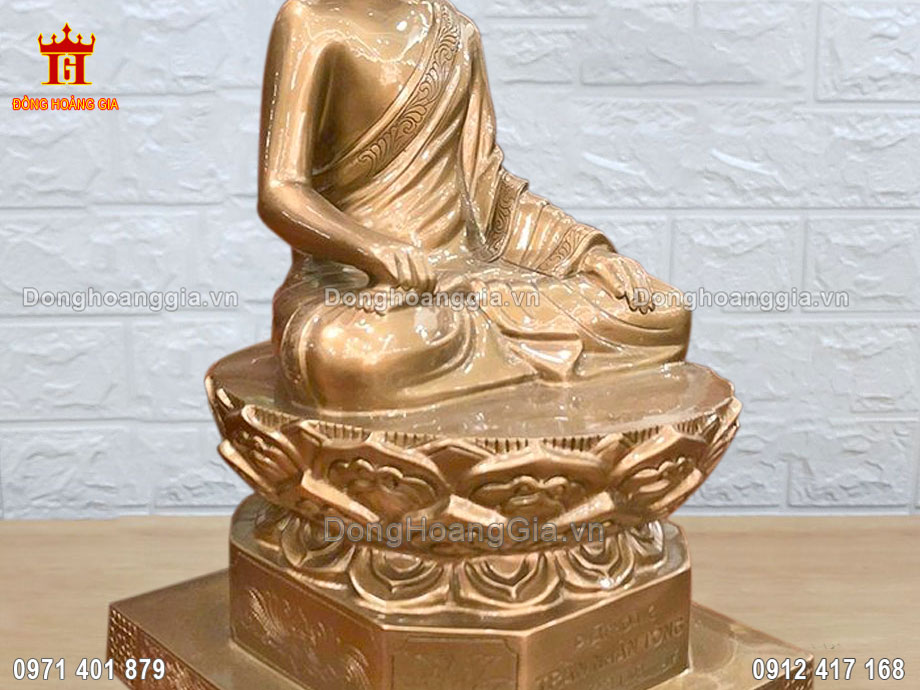Từng đường nét trên pho tượng Phật được chế tác tuyệt đẹp